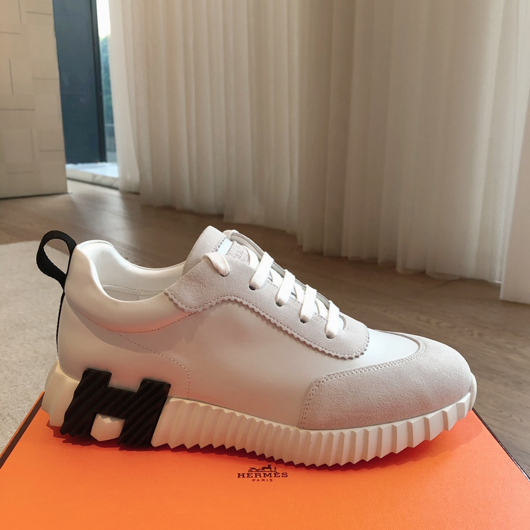 ua H**mes bouncing sneaker