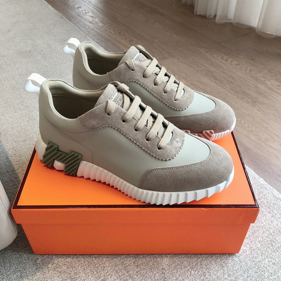 ua H**mes bouncing sneaker