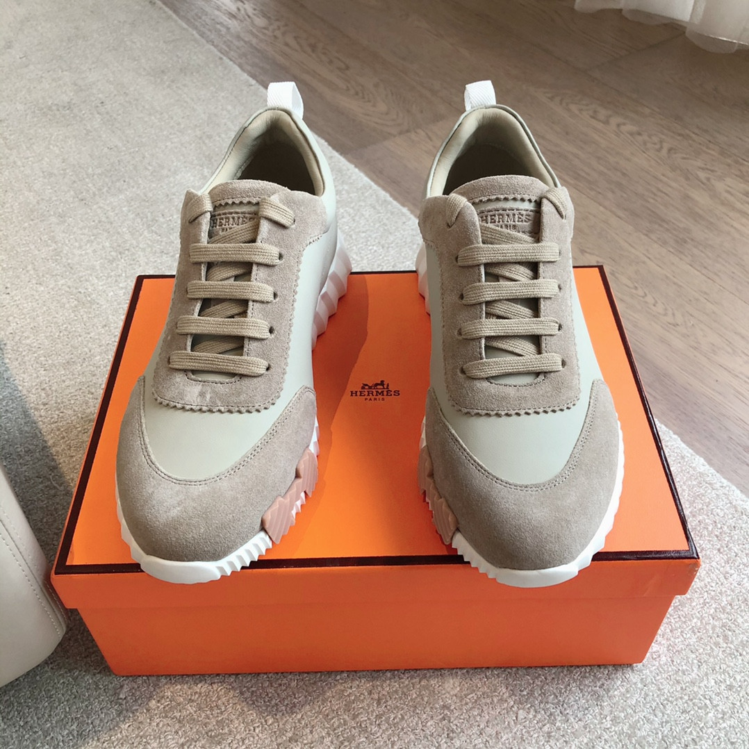 ua H**mes bouncing sneaker