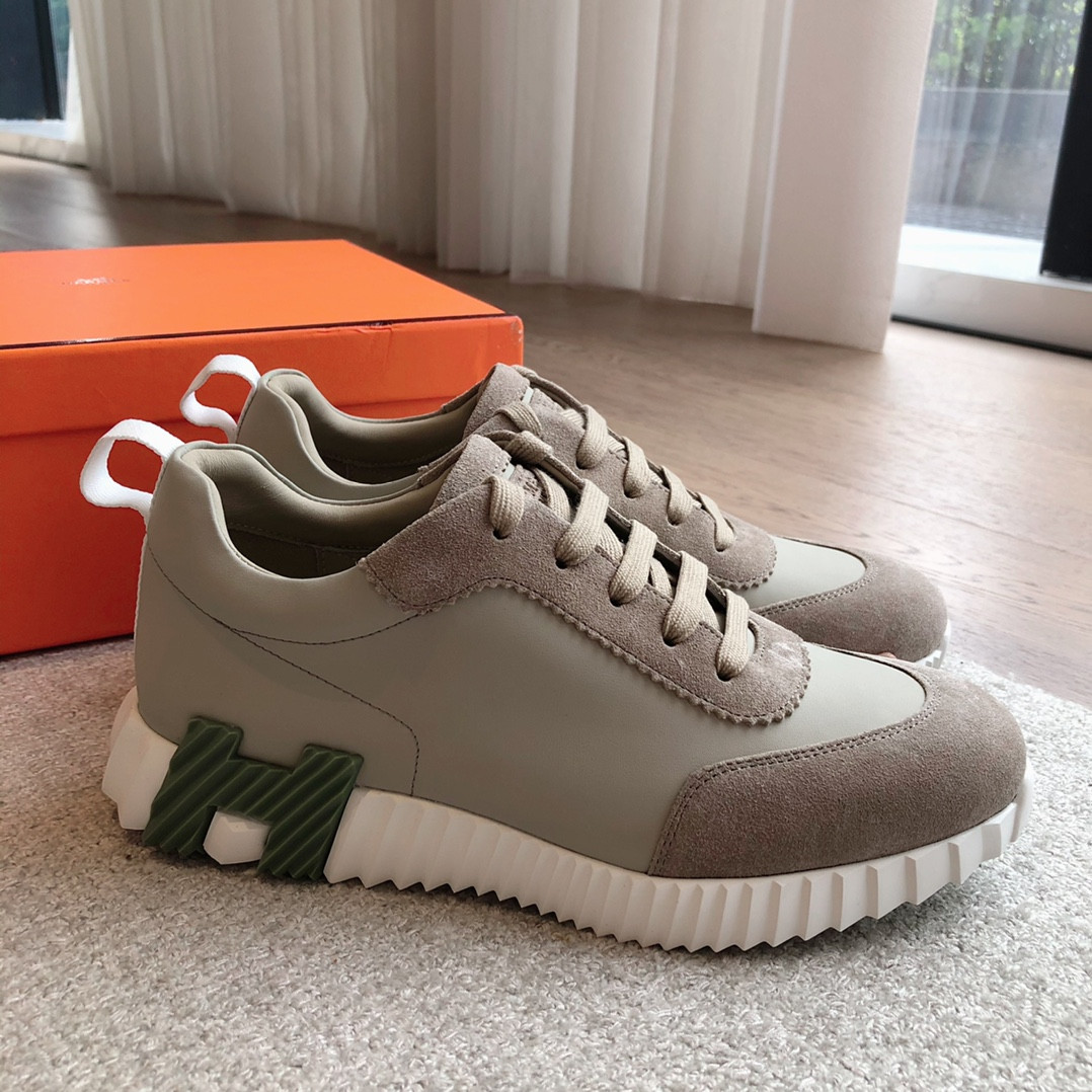 ua H**mes bouncing sneaker