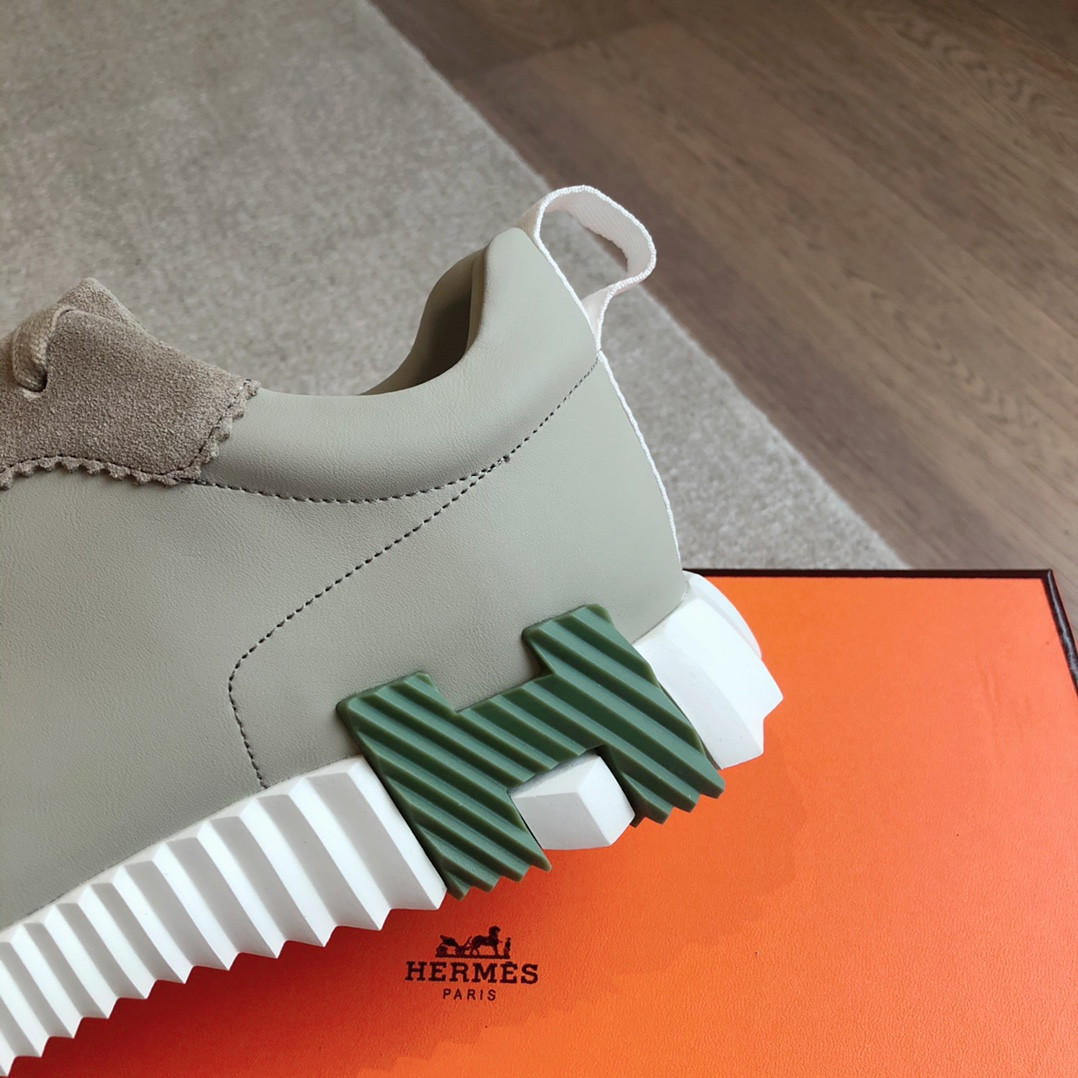 ua H**mes bouncing sneaker