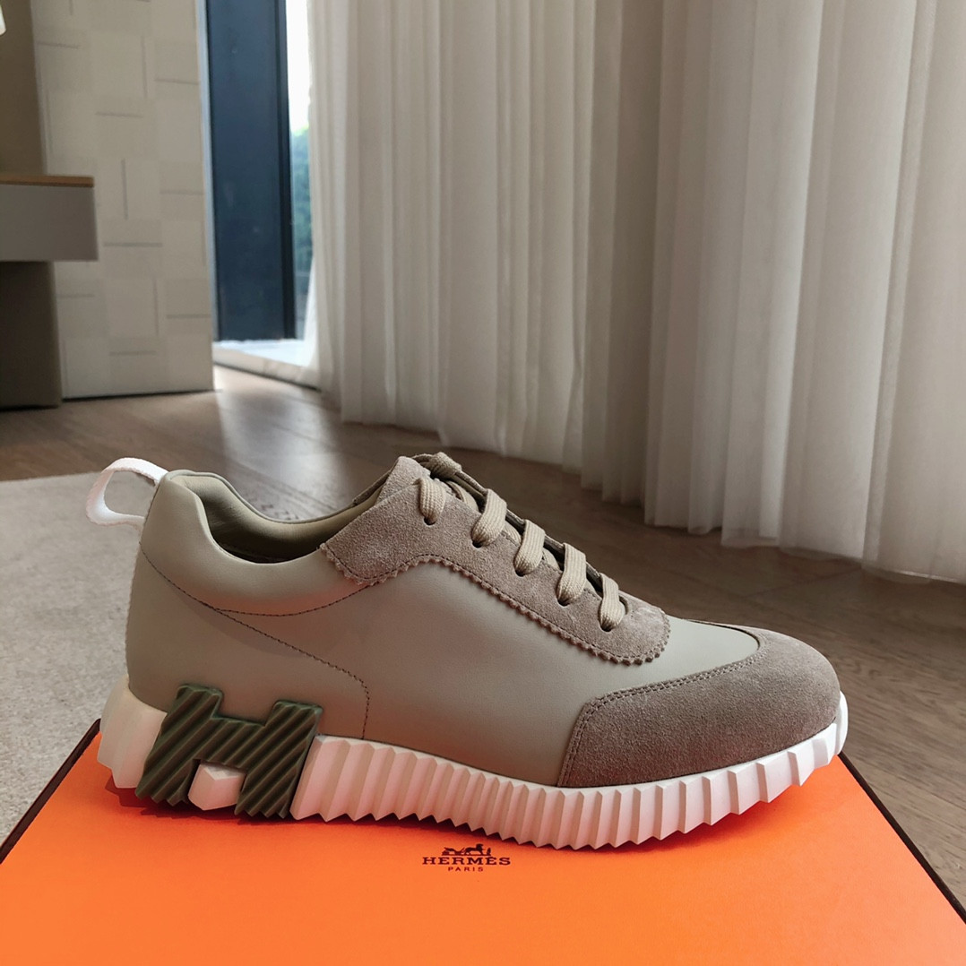 ua H**mes bouncing sneaker