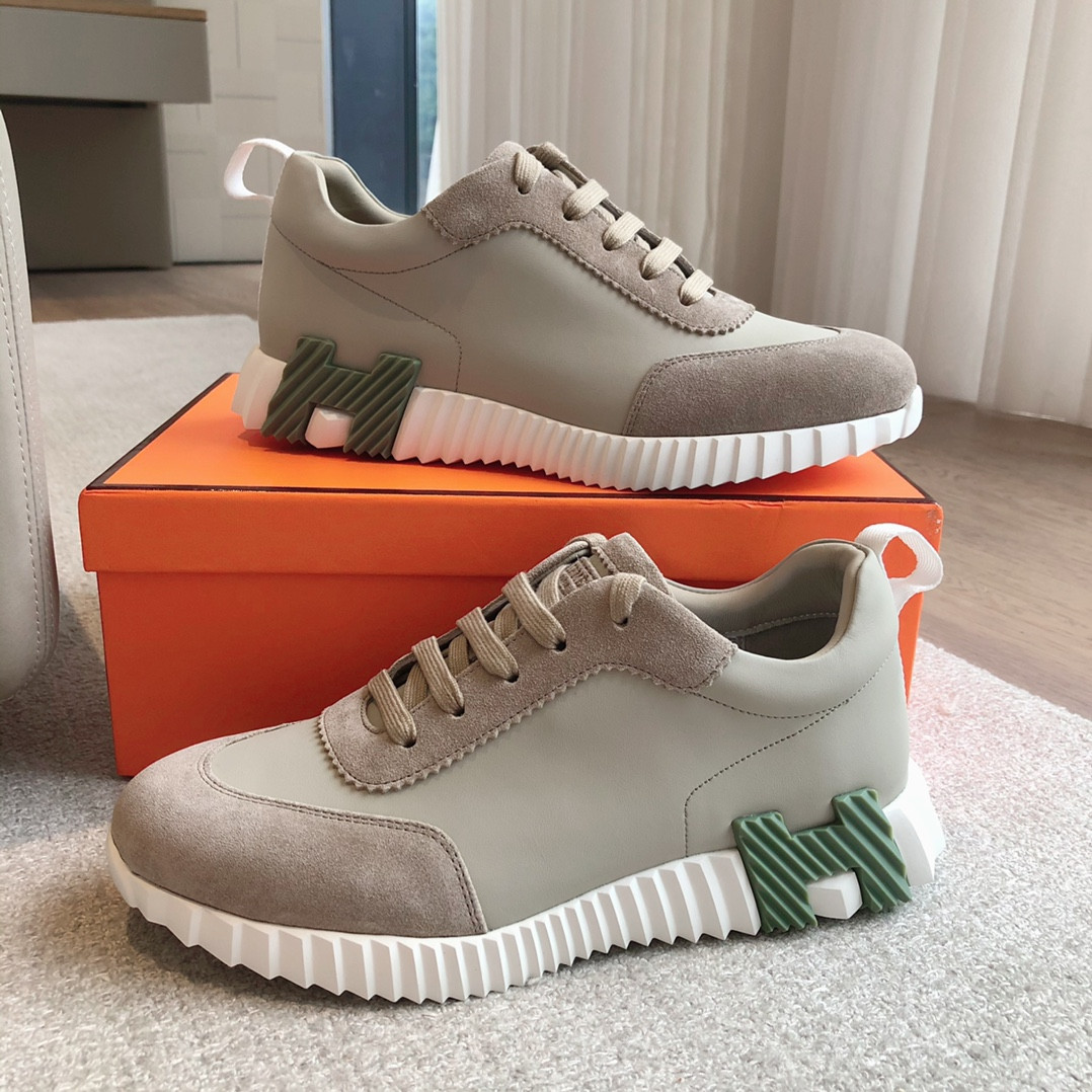 ua H**mes bouncing sneaker