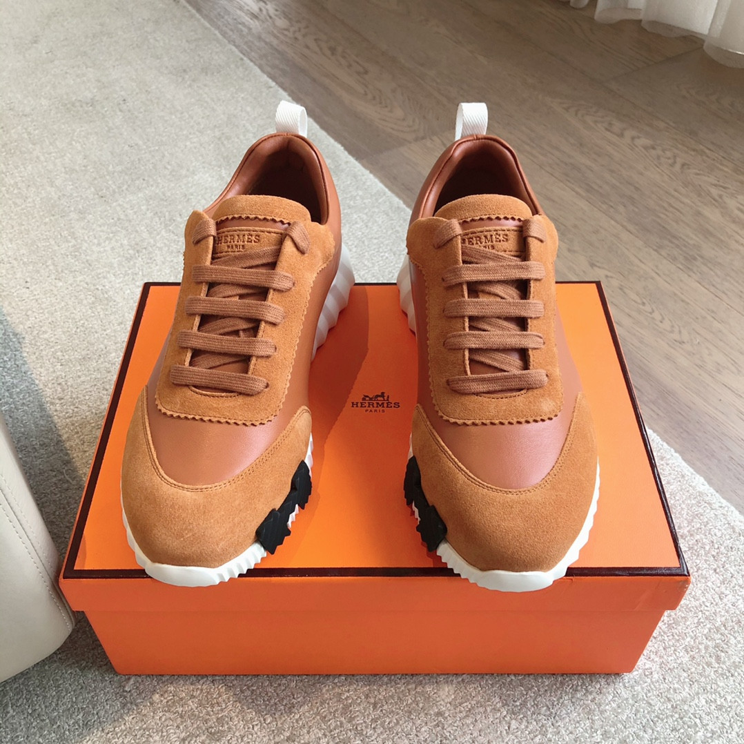 ua H**mes bouncing sneaker