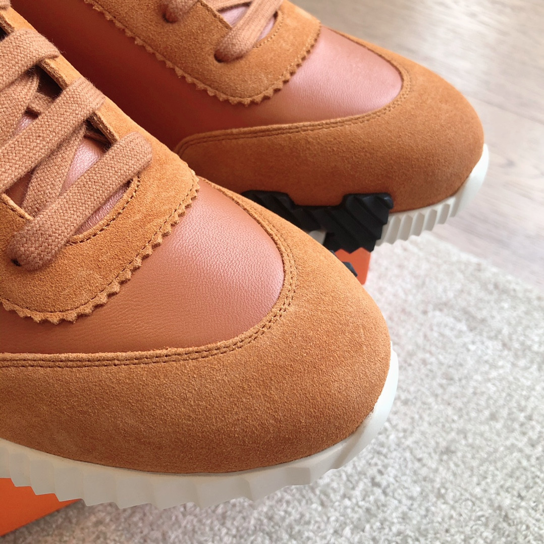ua H**mes bouncing sneaker