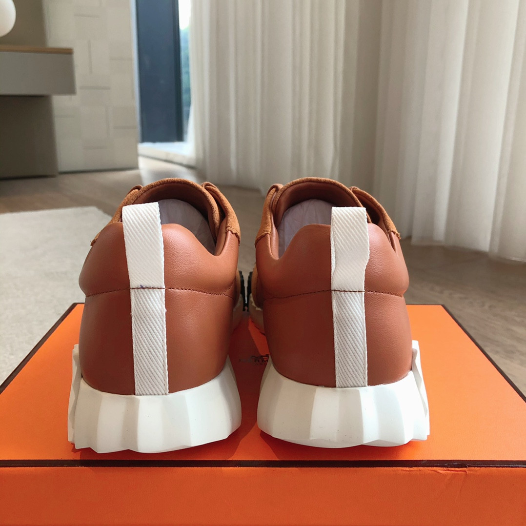 ua H**mes bouncing sneaker