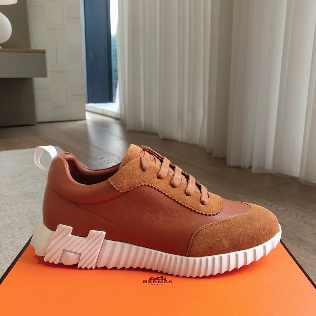 ua H**mes bouncing sneaker