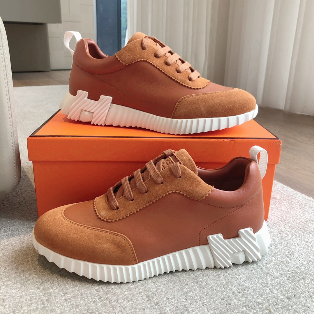 ua H**mes bouncing sneaker