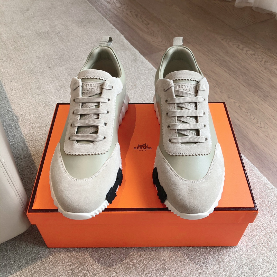 ua H**mes bouncing sneaker