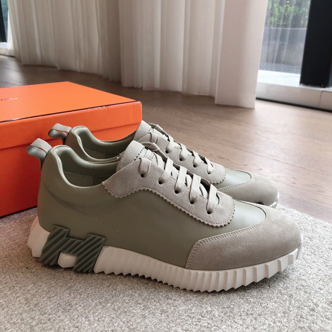 ua H**mes bouncing sneaker