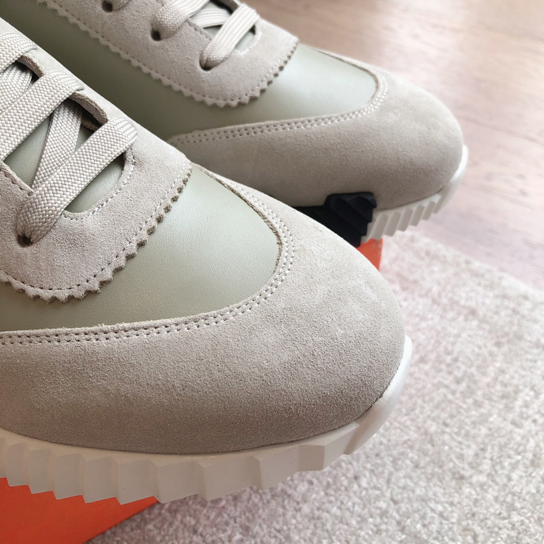 ua H**mes bouncing sneaker