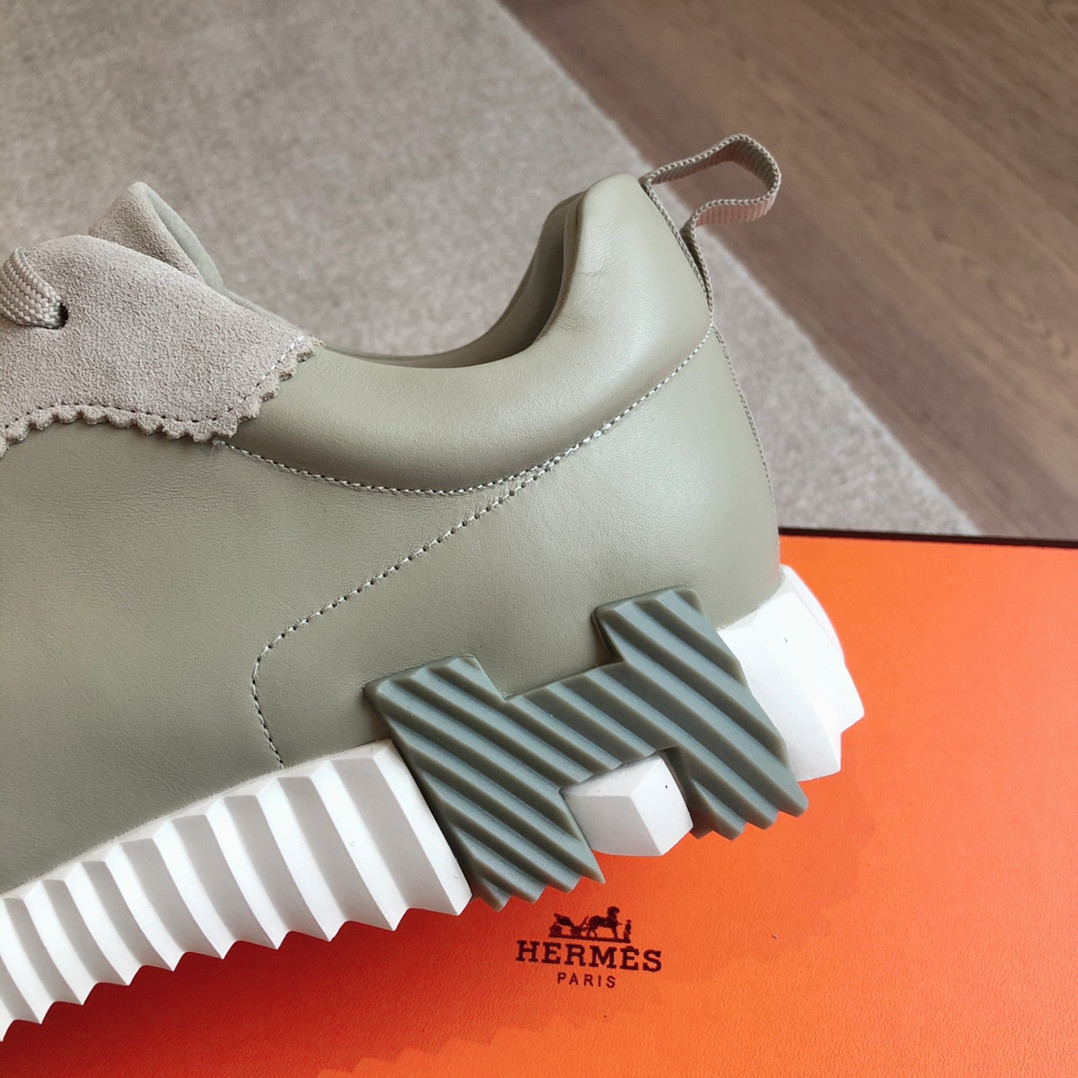 ua H**mes bouncing sneaker