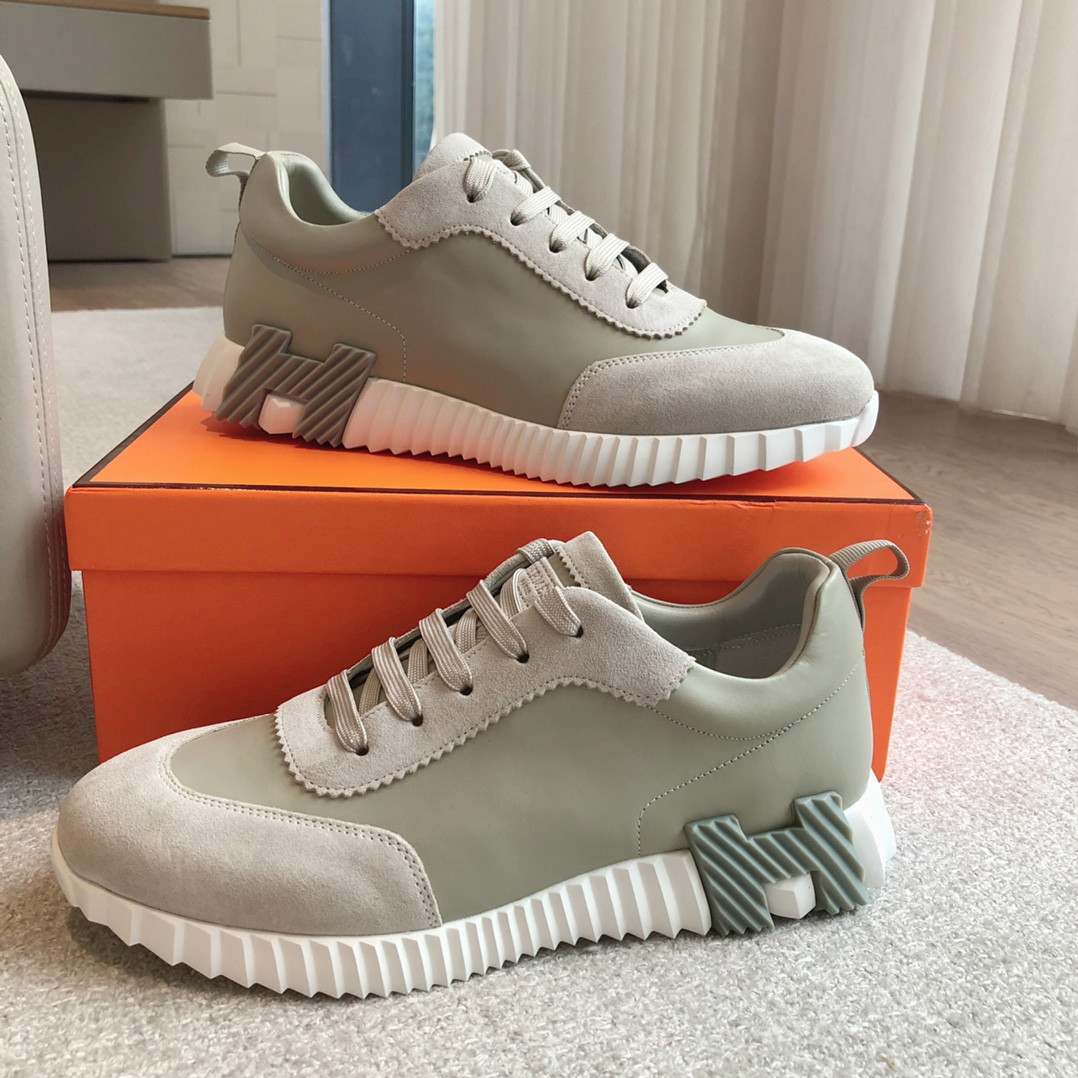 ua H**mes bouncing sneaker