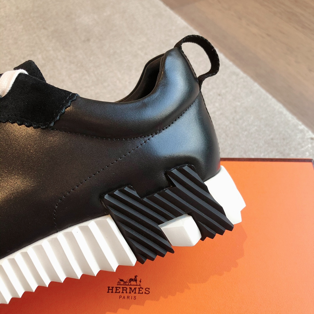 ua H**mes bouncing sneaker