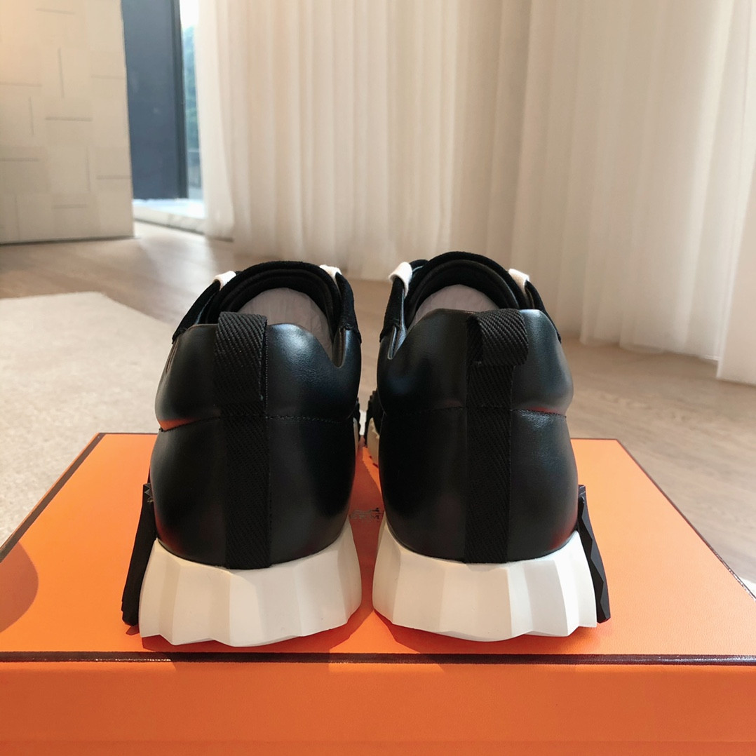 ua H**mes bouncing sneaker