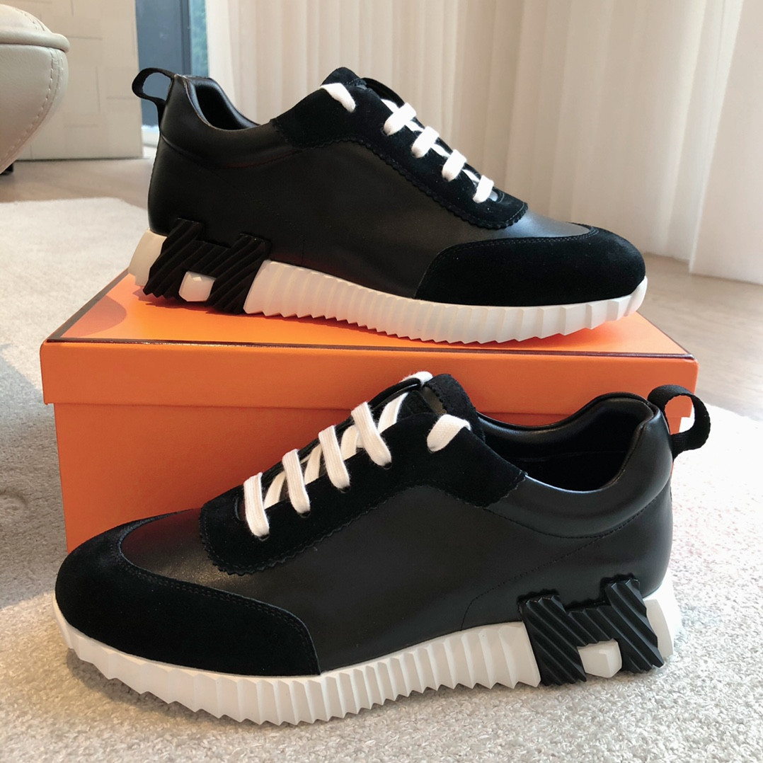 ua H**mes bouncing sneaker
