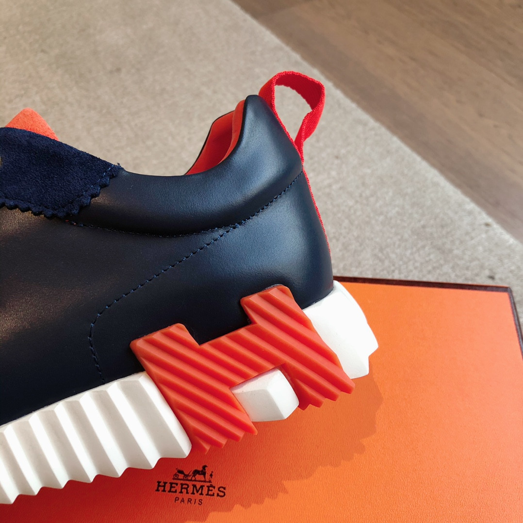 ua H**mes bouncing sneaker