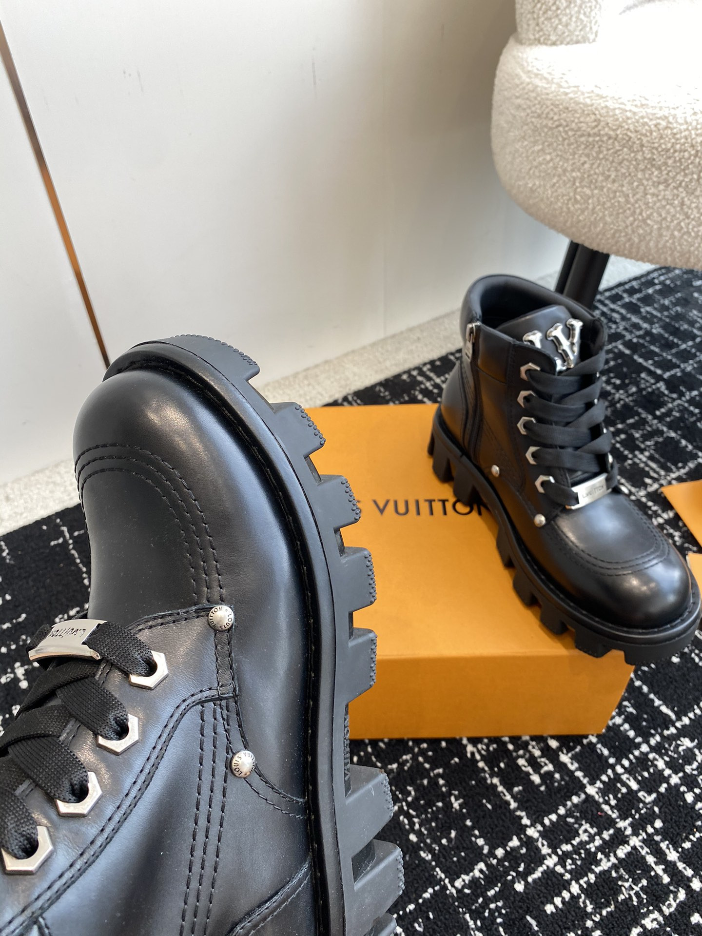 UA LV Boot