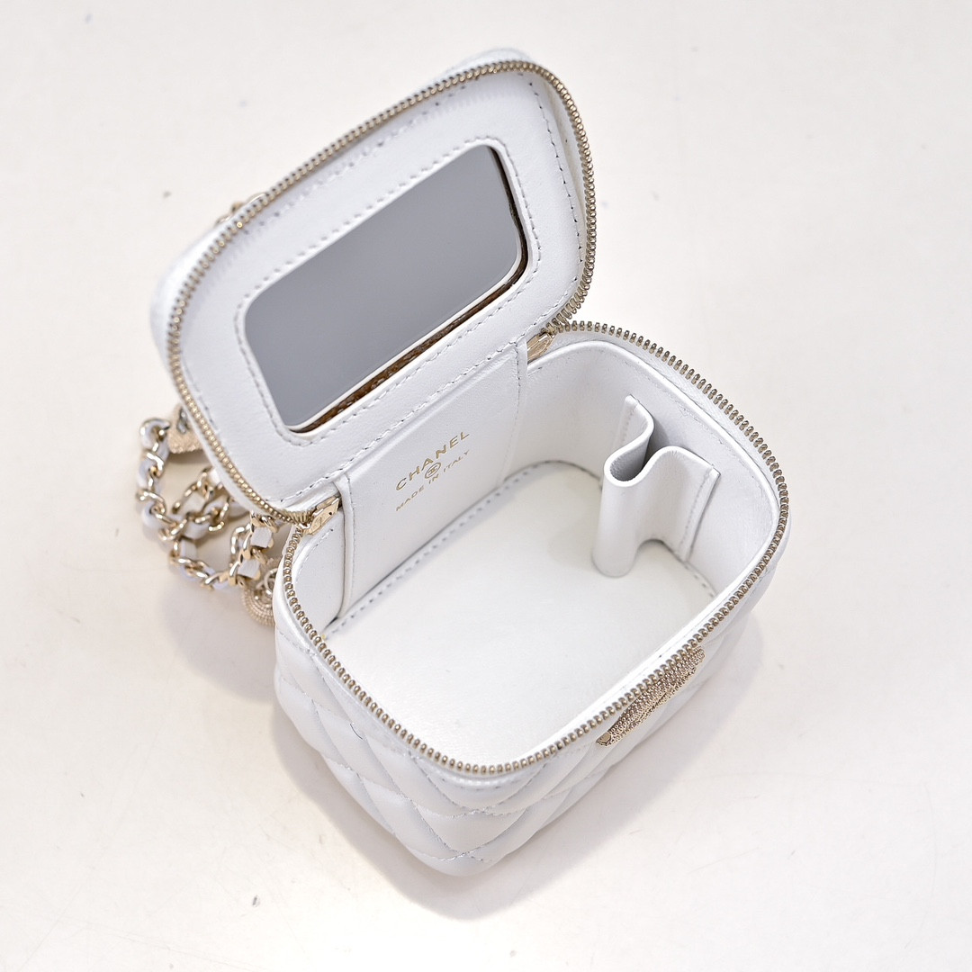 Ch*el small vanity with chain 8.5x11x7cm