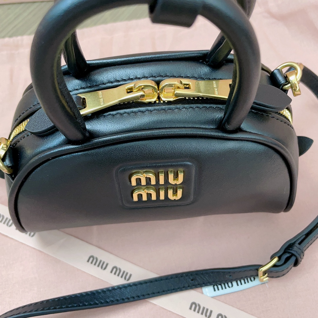 M1v M1v dumpling bag 18x11.5x8cm
