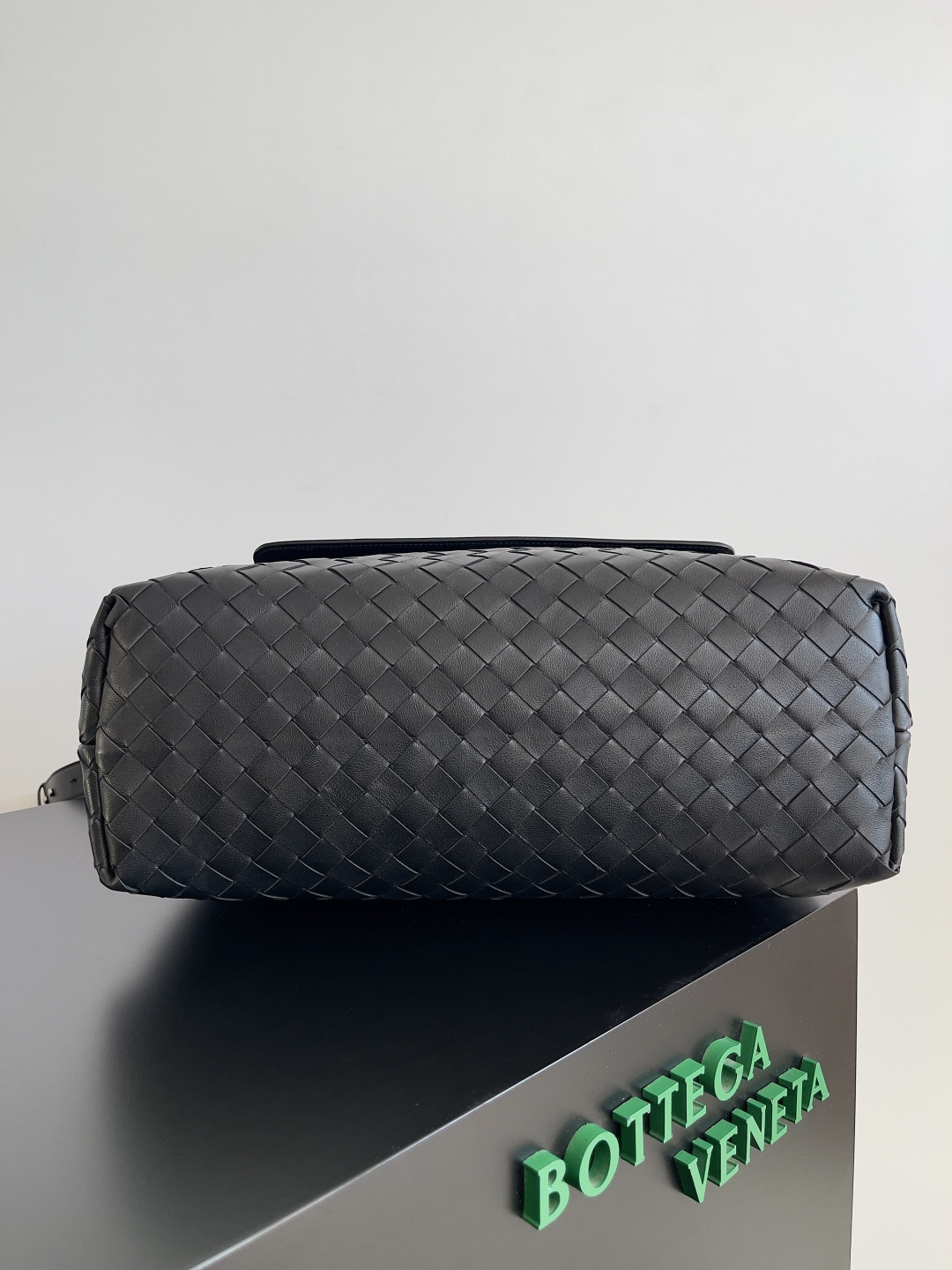 bo*te*ga Ve*ne*ta medium andiamo messenger 37x26x13cm