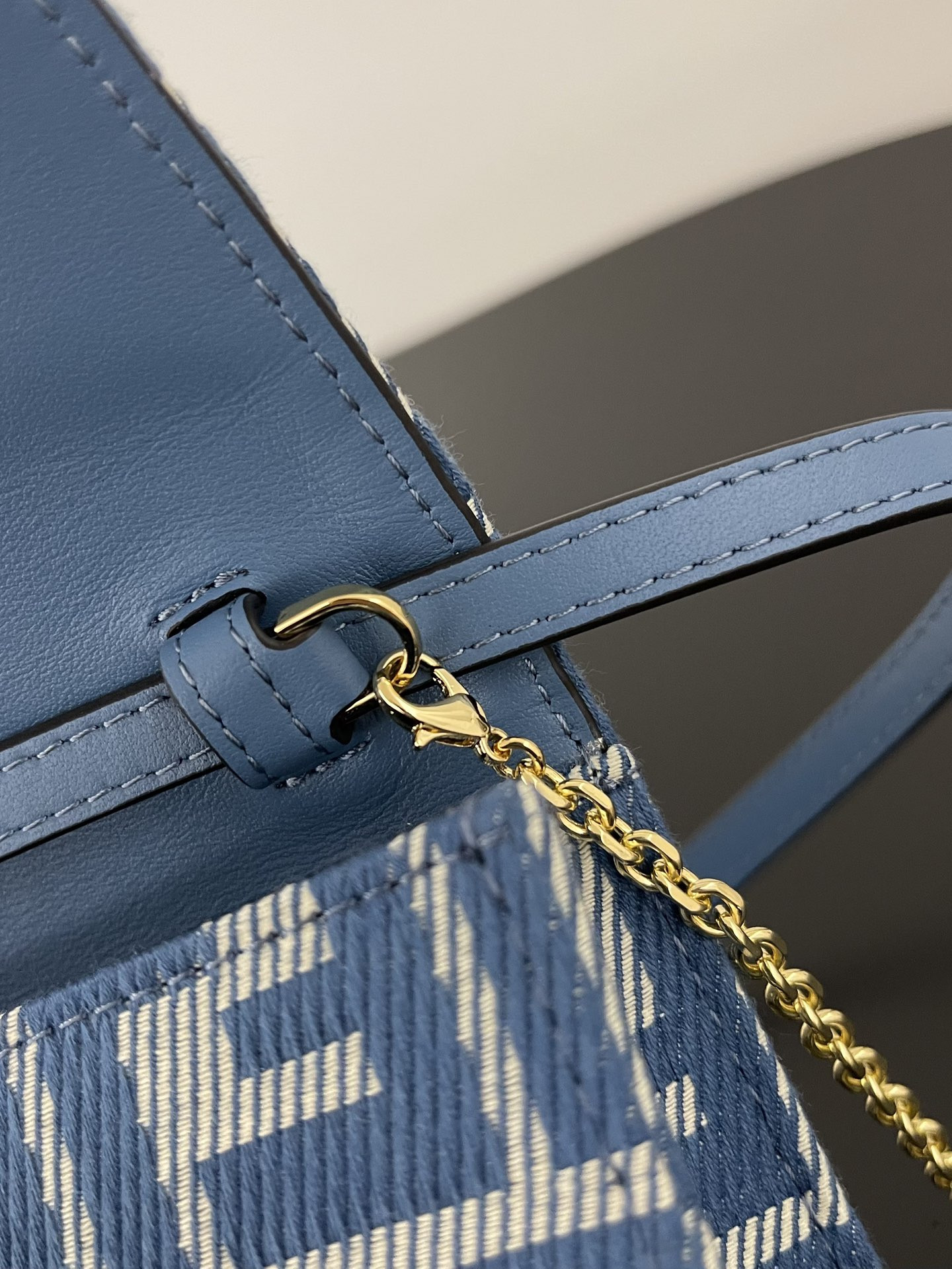 f**di baguette blue De*1m effect ff jacquard bag 15x6x27 cm