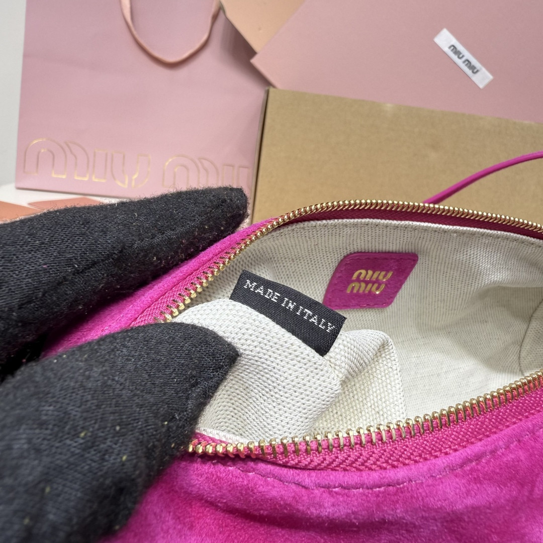 M1v M1v suede pouch 22x9x9cm