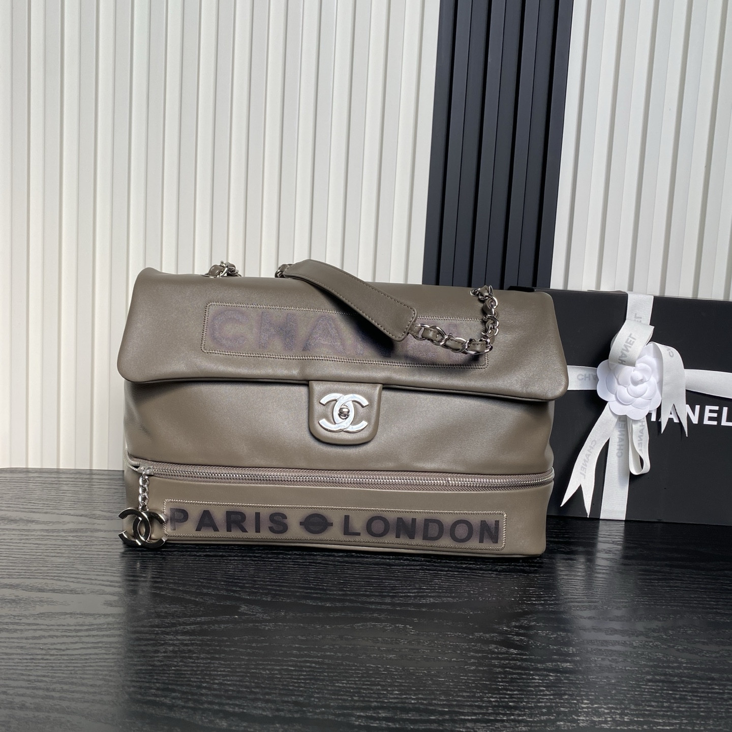 ch*el vintage Gr*ffiti tote airport bag 36x24x12cm