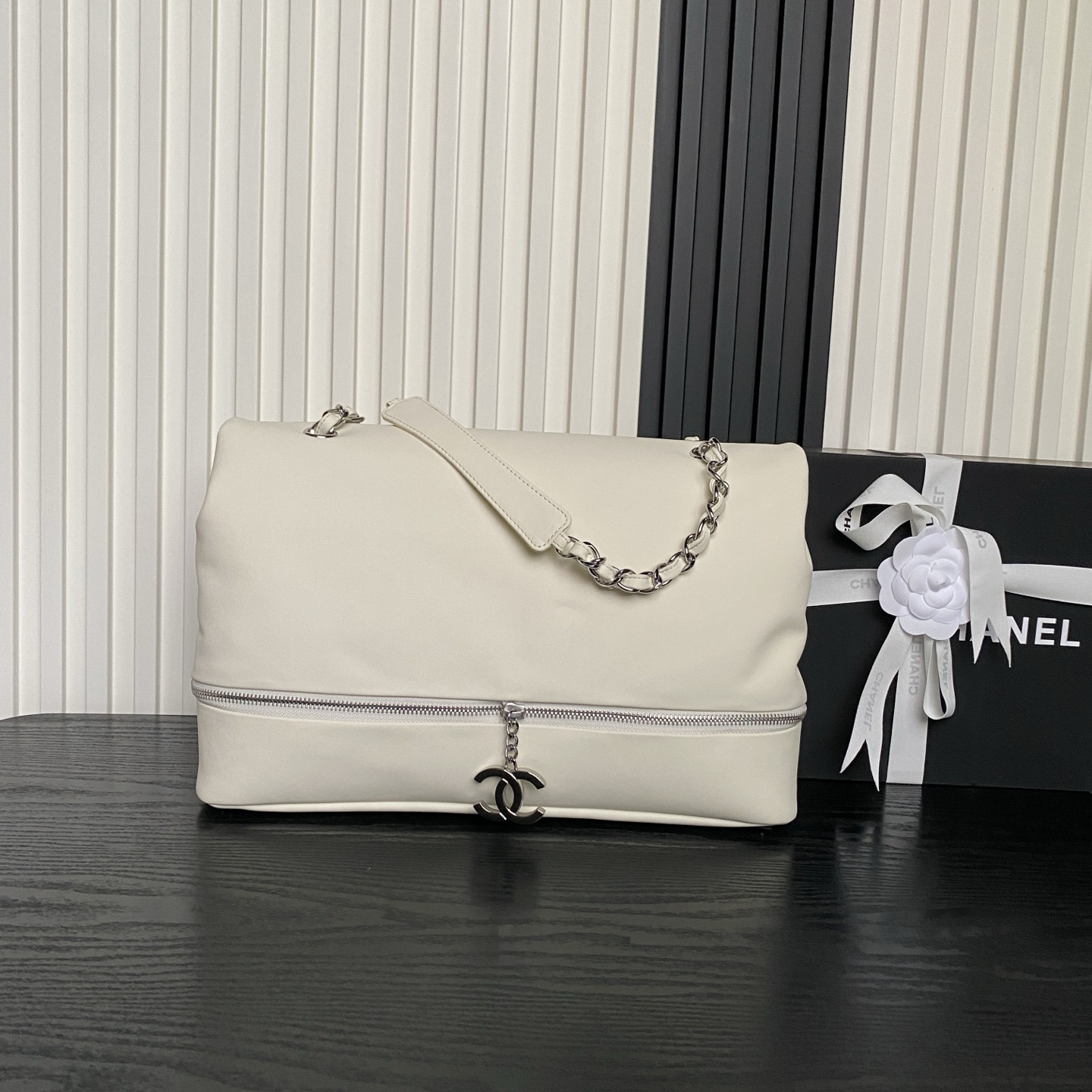 ch*el vintage Gr*ffiti tote airport bag 36x24x12cm