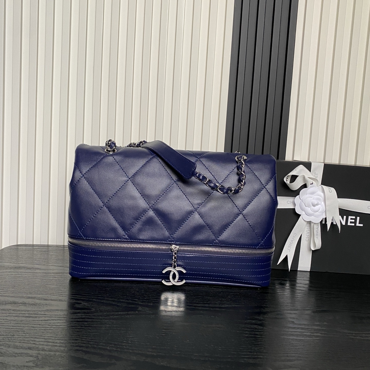 ch*el vintage Gr*ffiti tote airport bag 36x24x12cm