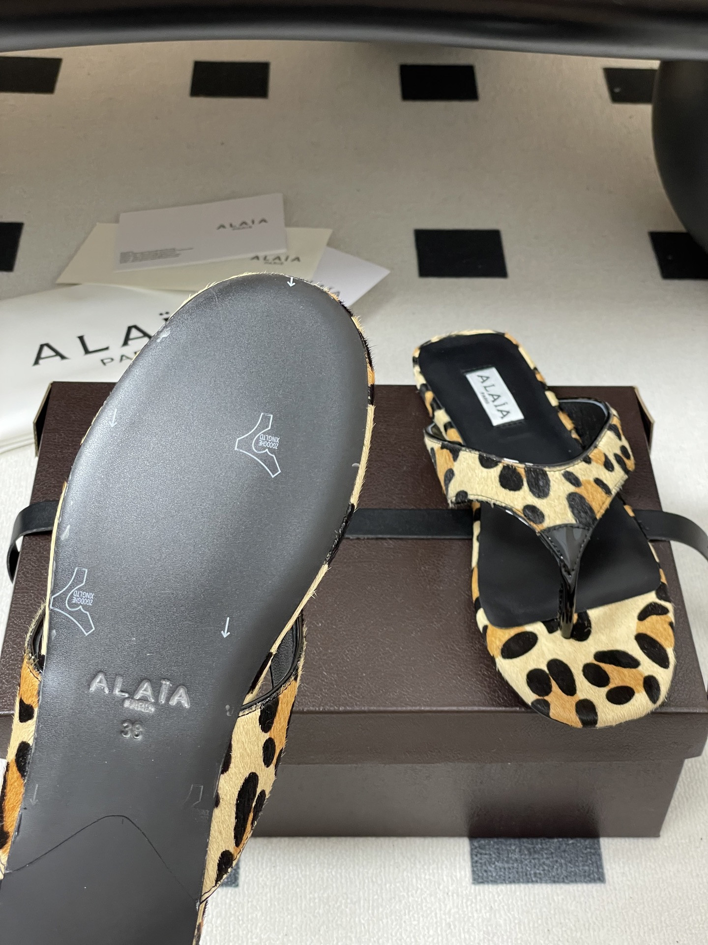 ua a1a1a triangle flat slides(cusT0mized size 7-10 days production time)
