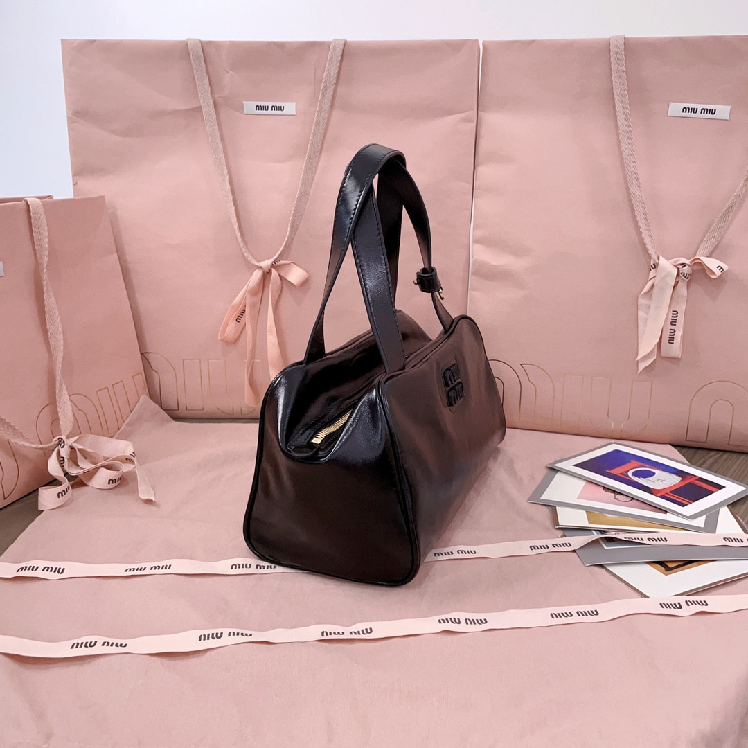 M1v M1v leather top-handle bag 15x28x13cm
