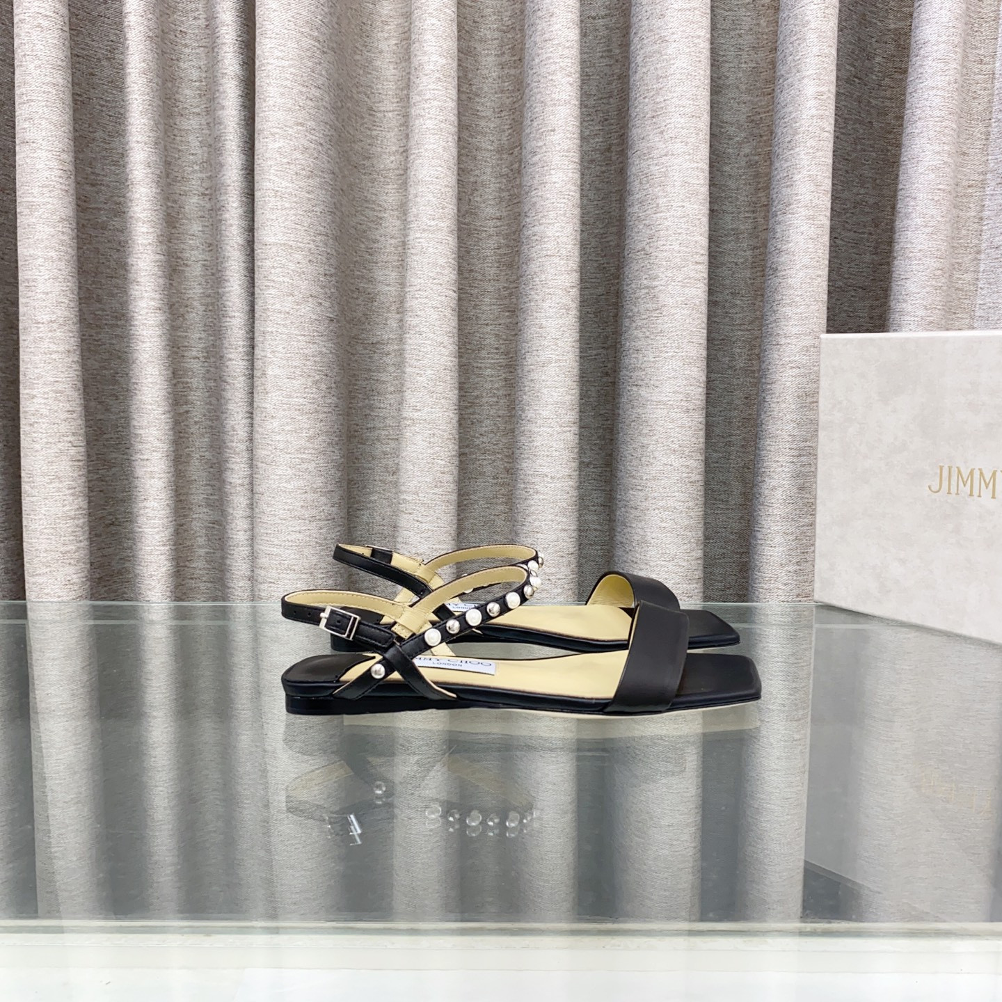 ua Ji*y Ch* sandals