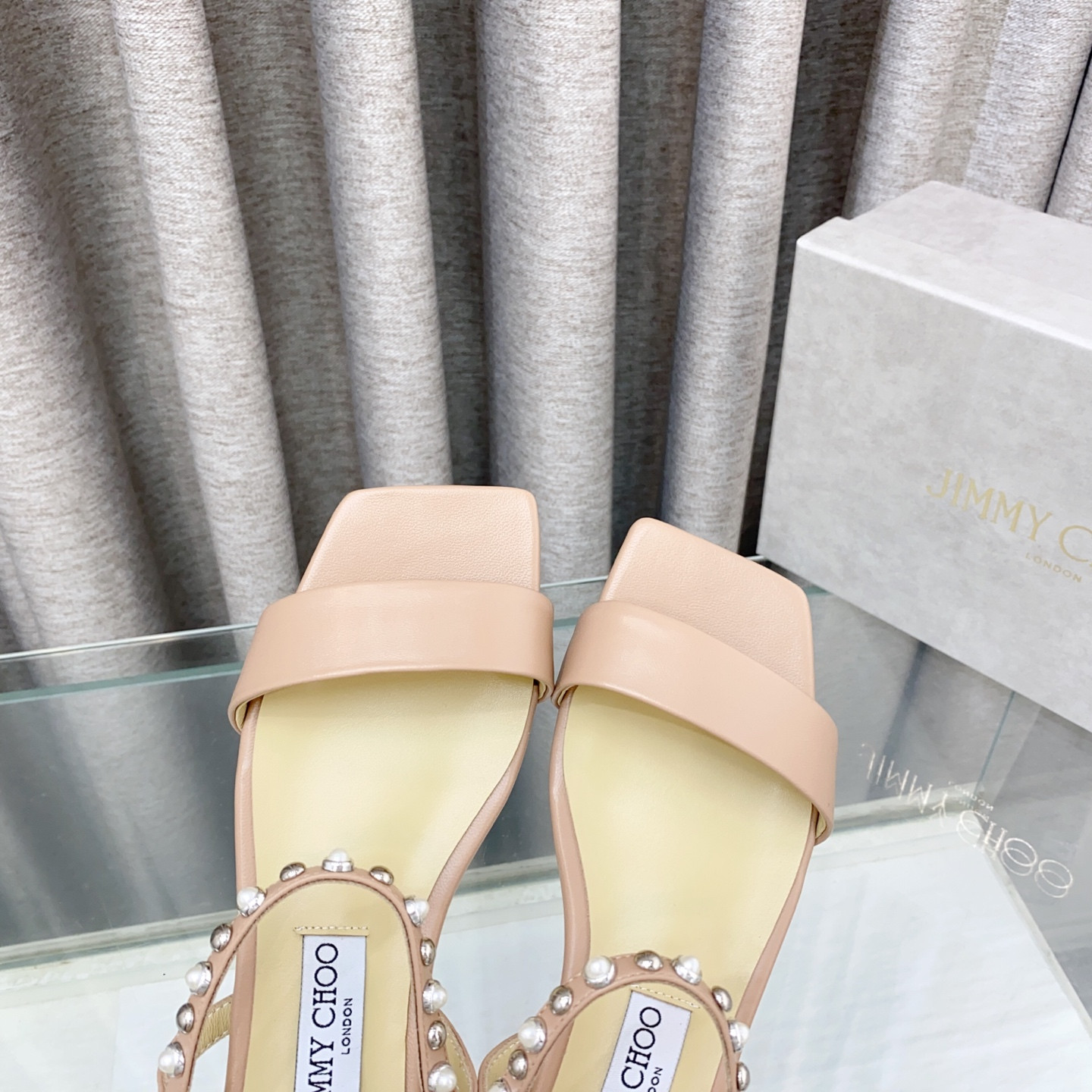 ua Ji*y Ch* sandals