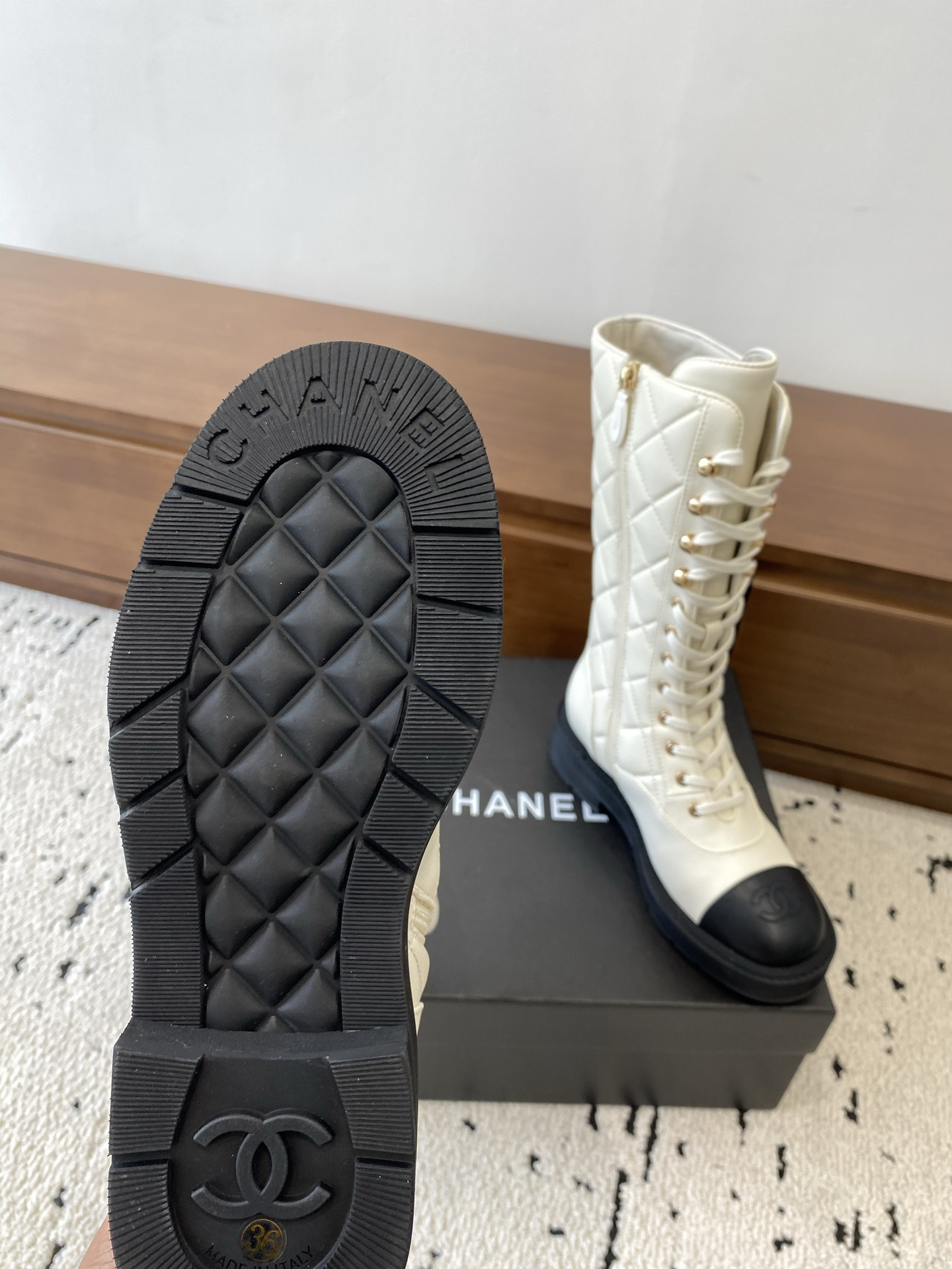 ua Ch*el boots