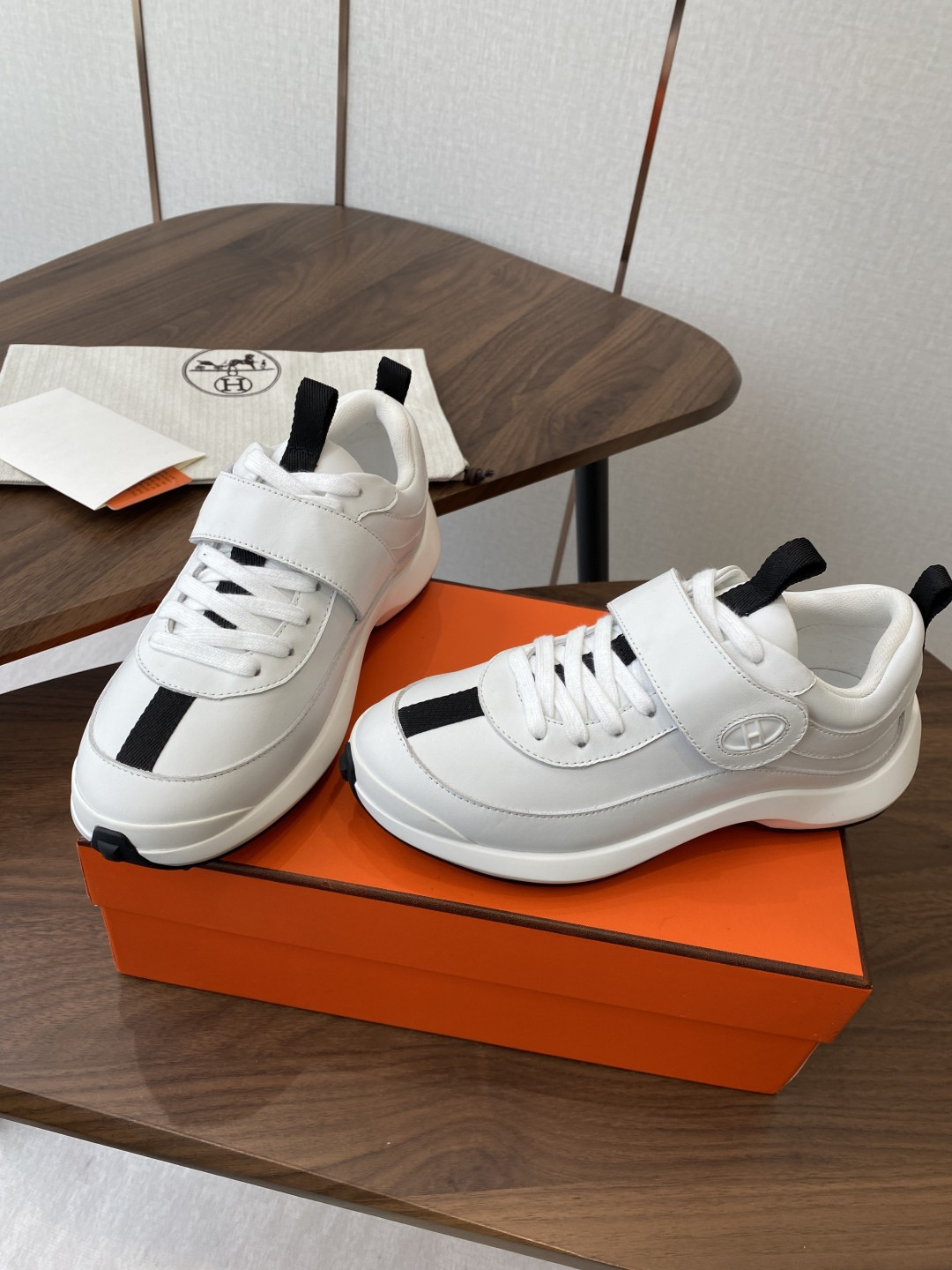 ua H**mes loop sneaker