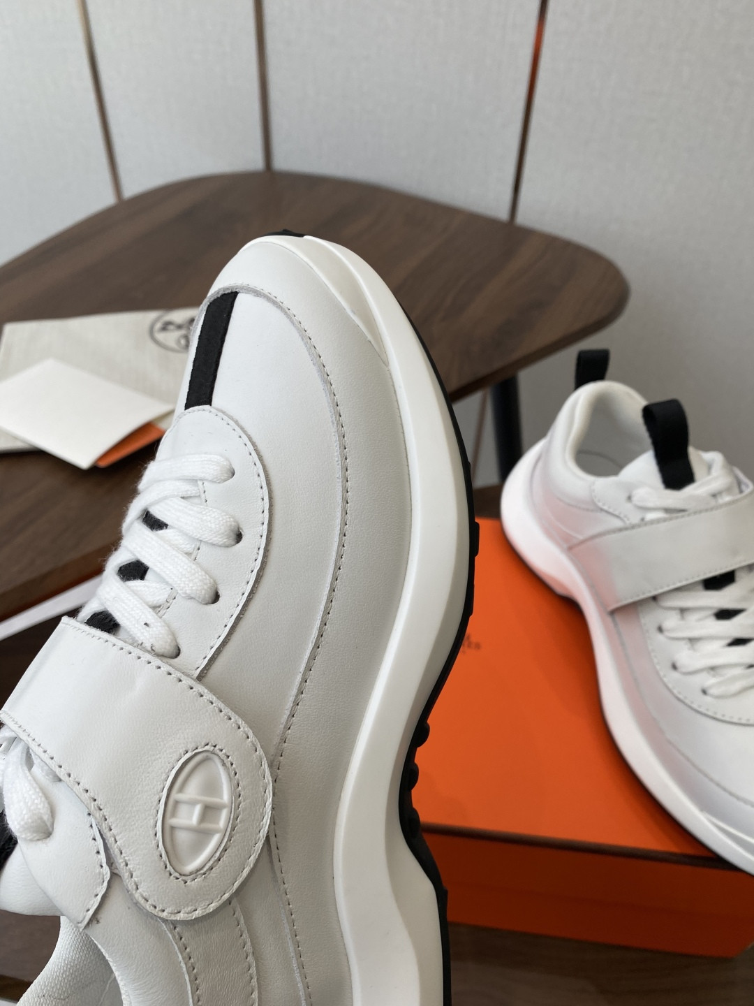 ua H**mes loop sneaker