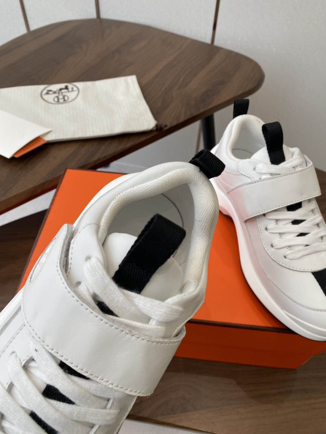 ua H**mes loop sneaker