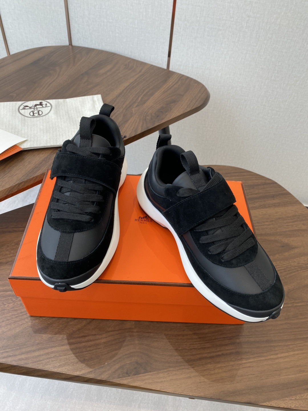 ua H**mes loop sneaker