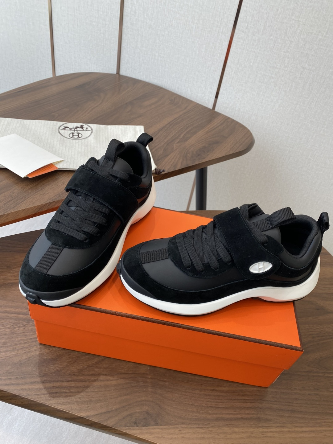 ua H**mes loop sneaker
