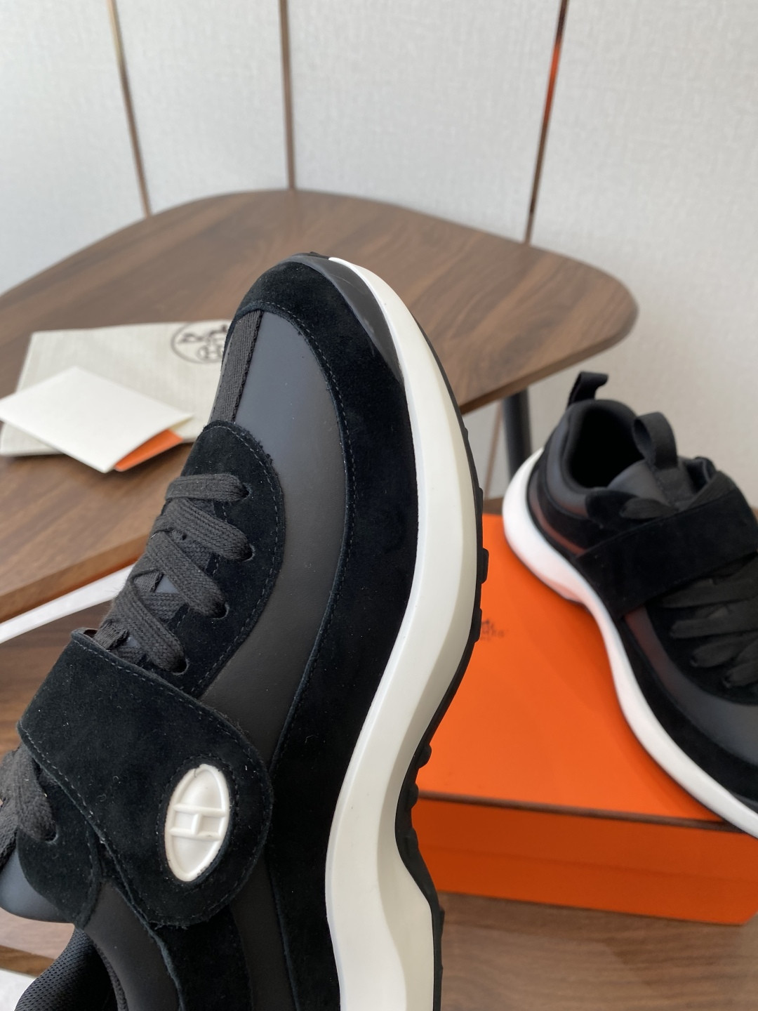 ua H**mes loop sneaker