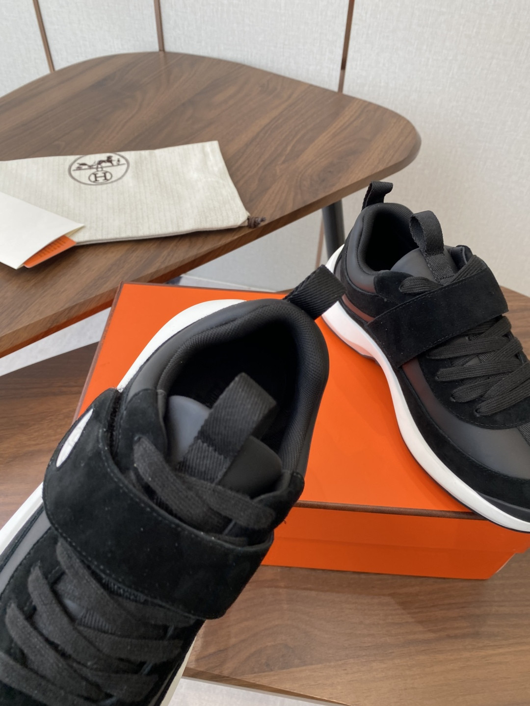 ua H**mes loop sneaker