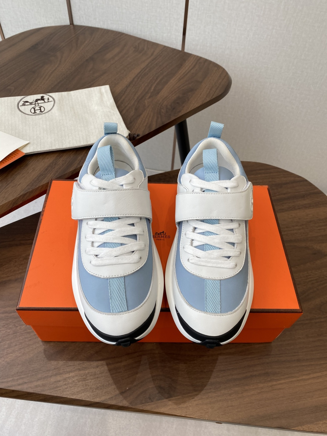 ua H**mes loop sneaker