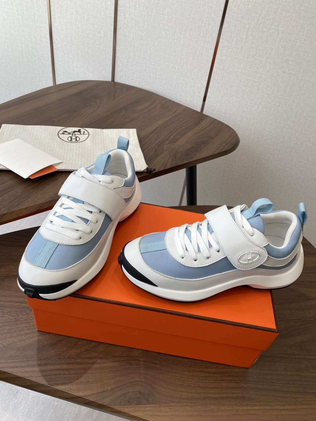 ua H**mes loop sneaker