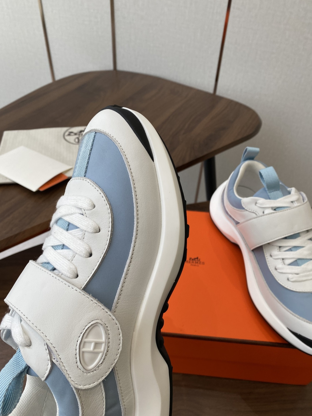 ua H**mes loop sneaker