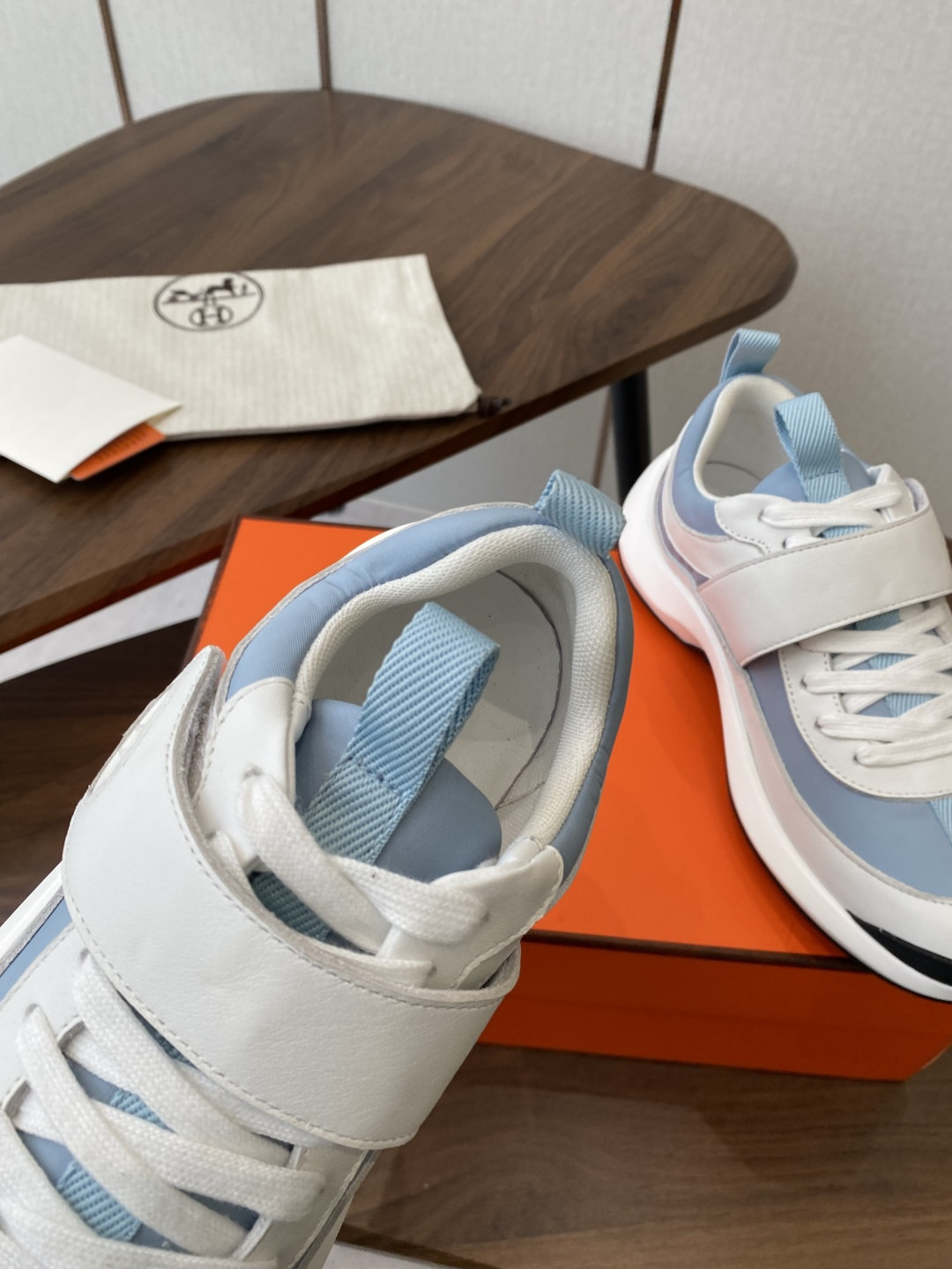 ua H**mes loop sneaker