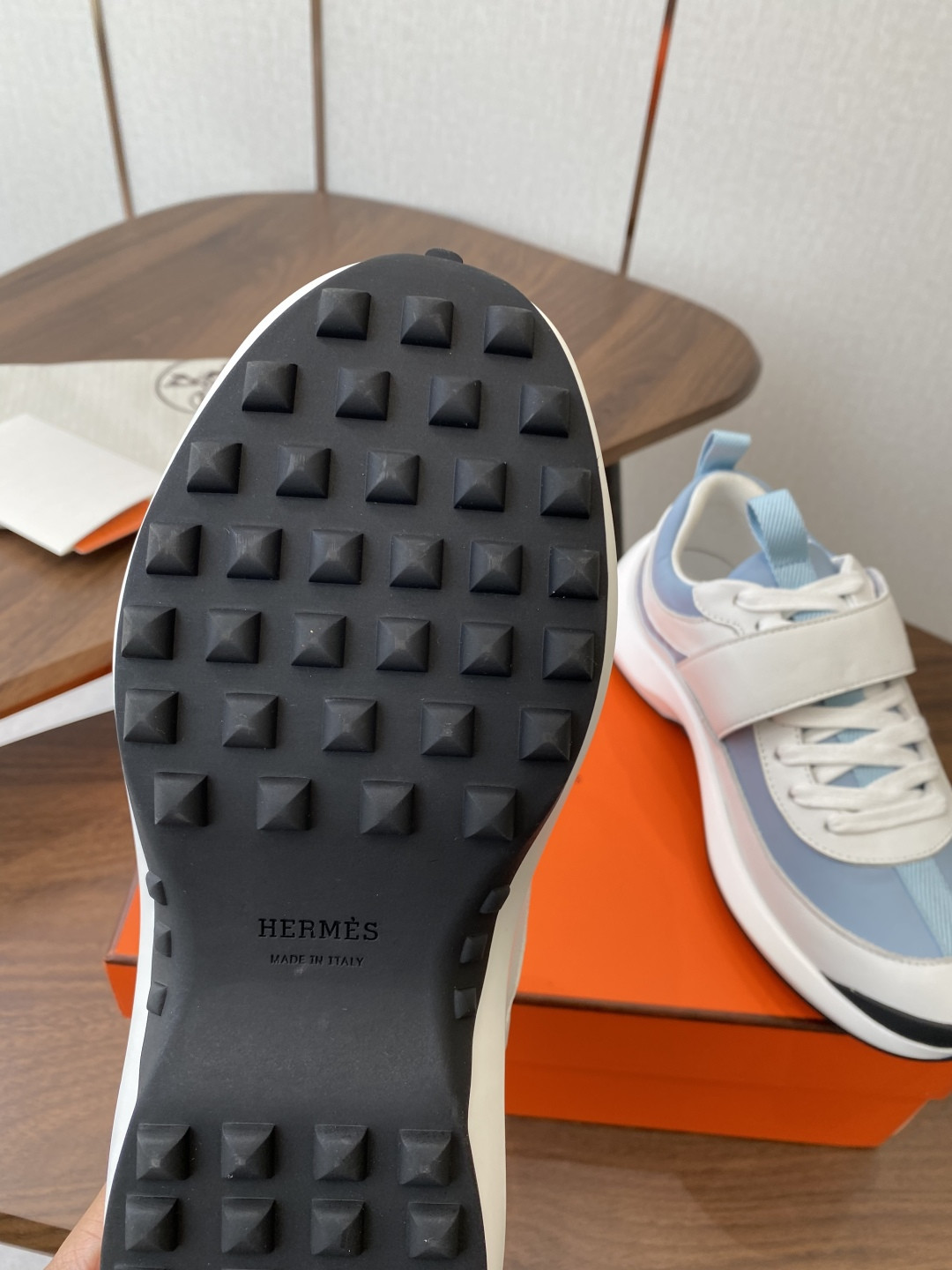 ua H**mes loop sneaker
