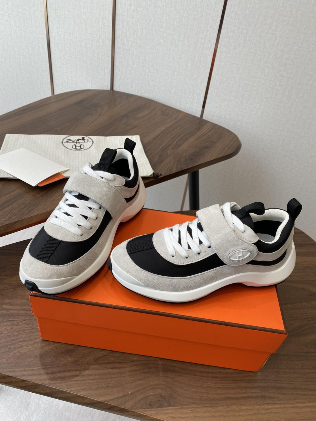 ua H**mes loop sneaker
