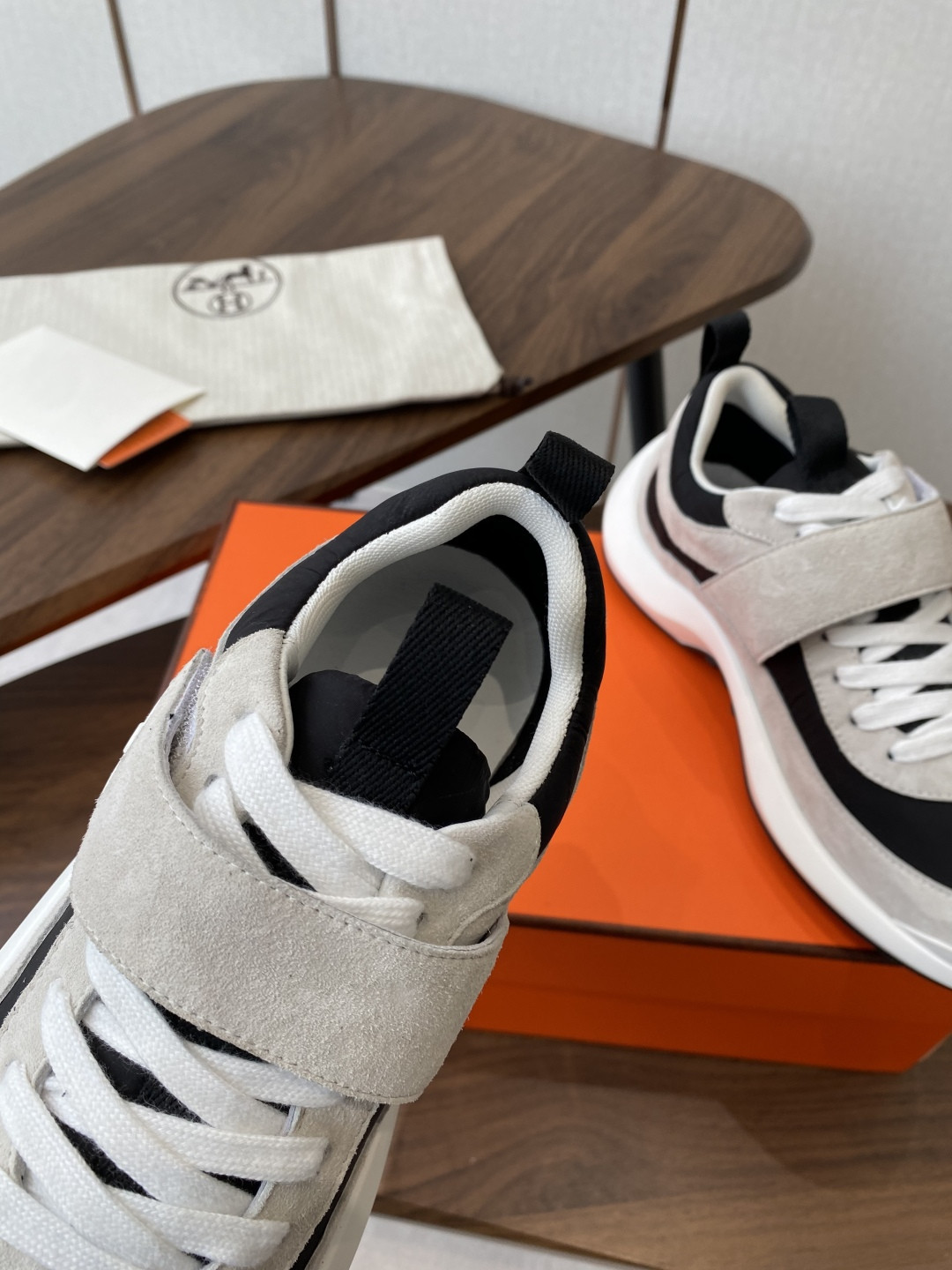 ua H**mes loop sneaker