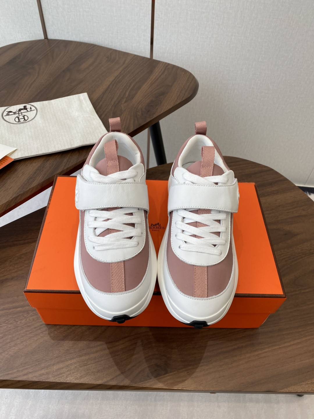 ua H**mes loop sneaker